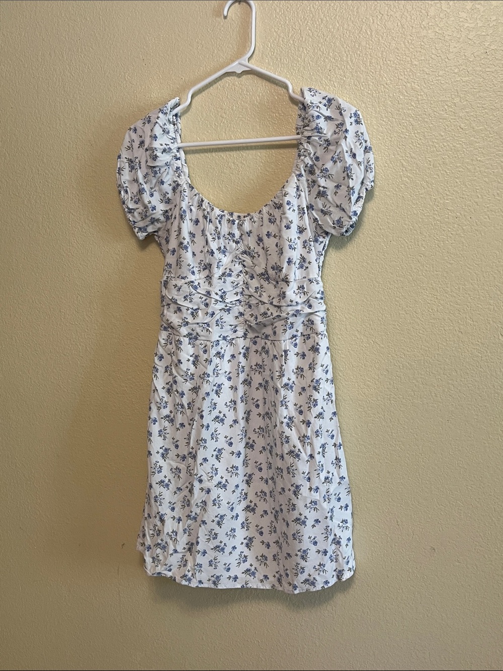 White & Blue Floral Puff-Sleeve Sundress